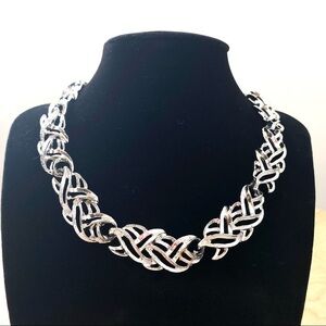 Vintage Fashion Necklace. Silver Tone. Clasp. 11'.
